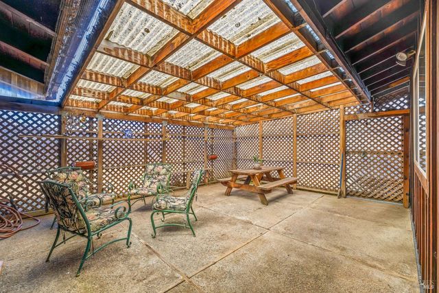 215 S Sanderson Way, Fort Bragg, CA 95437