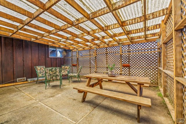 215 S Sanderson Way, Fort Bragg, CA 95437