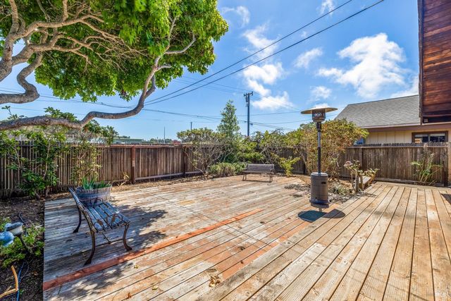 215 S Sanderson Way, Fort Bragg, CA 95437