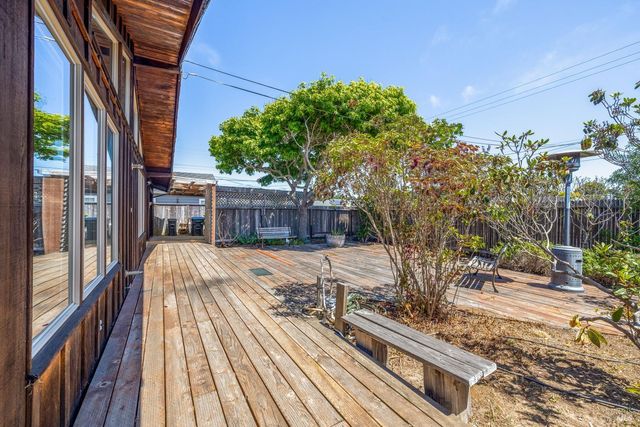 215 S Sanderson Way, Fort Bragg, CA 95437