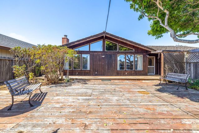 215 S Sanderson Way, Fort Bragg, CA 95437