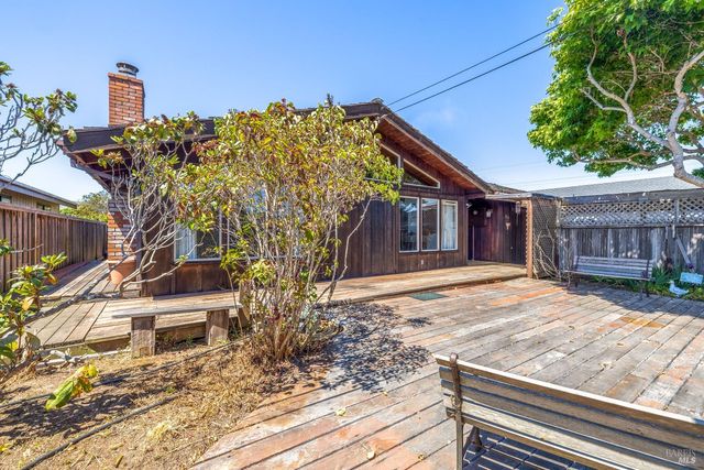 215 S Sanderson Way, Fort Bragg, CA 95437