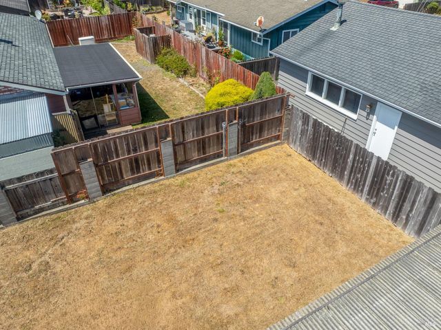 215 S Sanderson Way, Fort Bragg, CA 95437