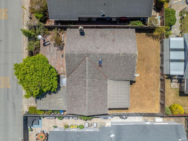 215 S Sanderson Way, Fort Bragg, CA 95437