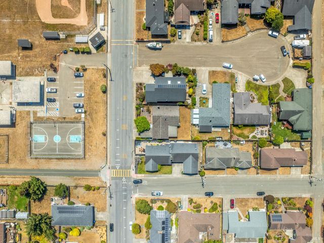 215 S Sanderson Way, Fort Bragg, CA 95437