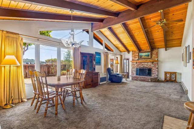 215 S Sanderson Way, Fort Bragg, CA 95437