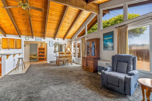 215 S Sanderson Way, Fort Bragg, CA 95437