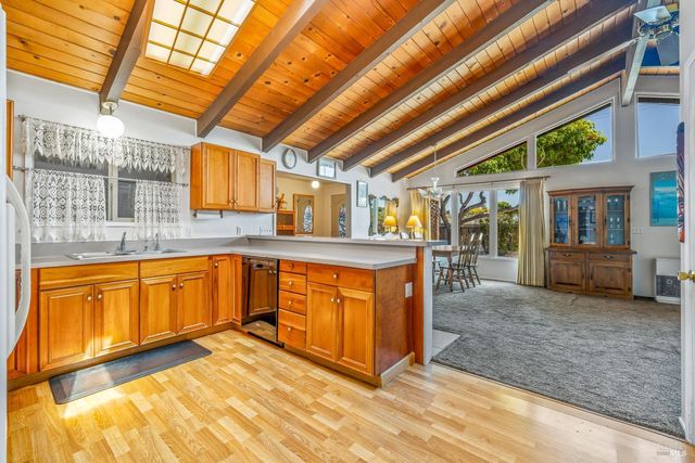 215 S Sanderson Way, Fort Bragg, CA 95437