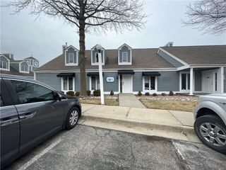 38 B Westwoods Drive, Liberty, MO 64068