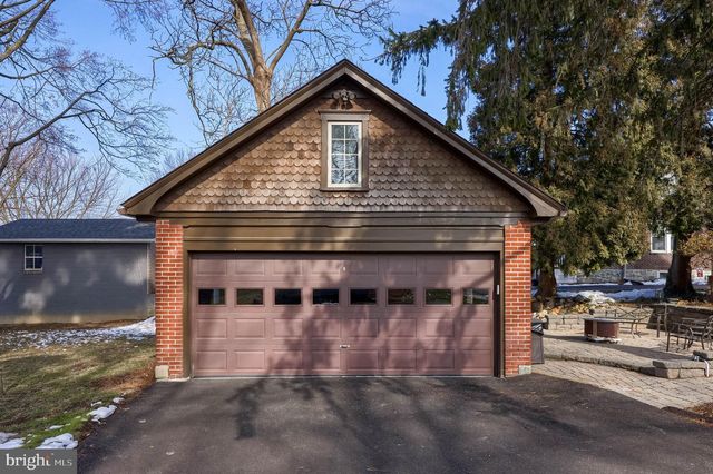 32 GREENFIELD RD, Lancaster, PA 17602