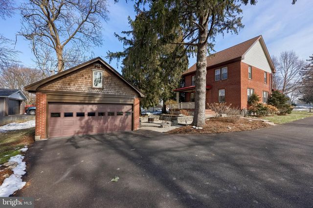 32 GREENFIELD RD, Lancaster, PA 17602