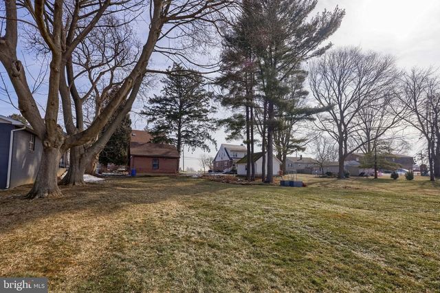 32 GREENFIELD RD, Lancaster, PA 17602