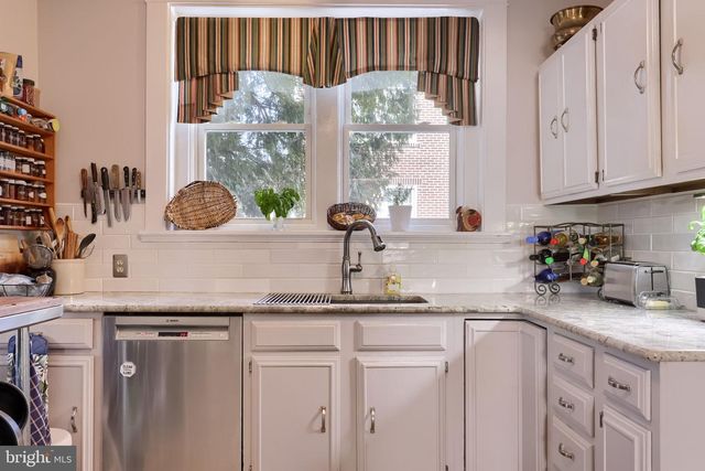 32 GREENFIELD RD, Lancaster, PA 17602