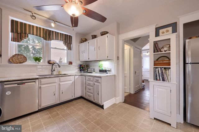 32 GREENFIELD RD, Lancaster, PA 17602