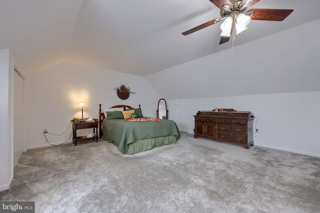 32 GREENFIELD RD, Lancaster, PA 17602