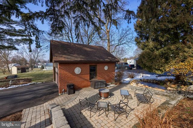 32 GREENFIELD RD, Lancaster, PA 17602