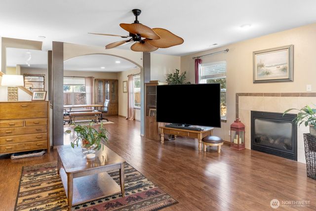 308 Easy Street SE, Rainier, WA 98576