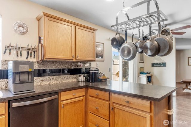 308 Easy Street SE, Rainier, WA 98576