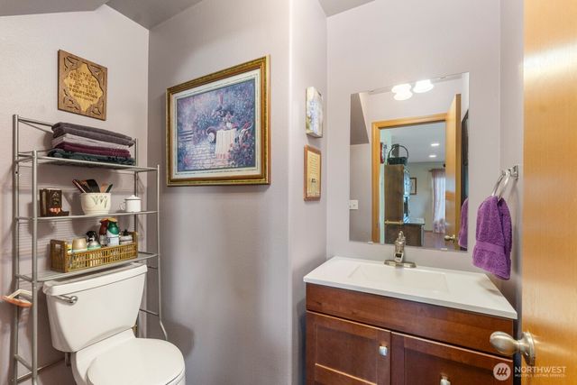 308 Easy Street SE, Rainier, WA 98576