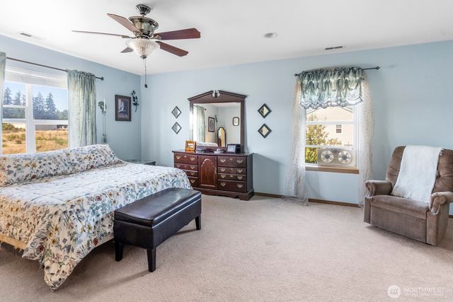 308 Easy Street SE, Rainier, WA 98576