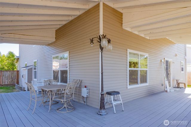 308 Easy Street SE, Rainier, WA 98576