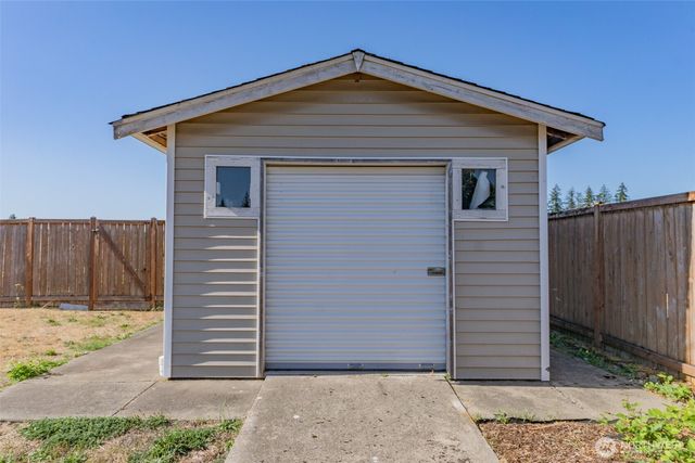308 Easy Street SE, Rainier, WA 98576