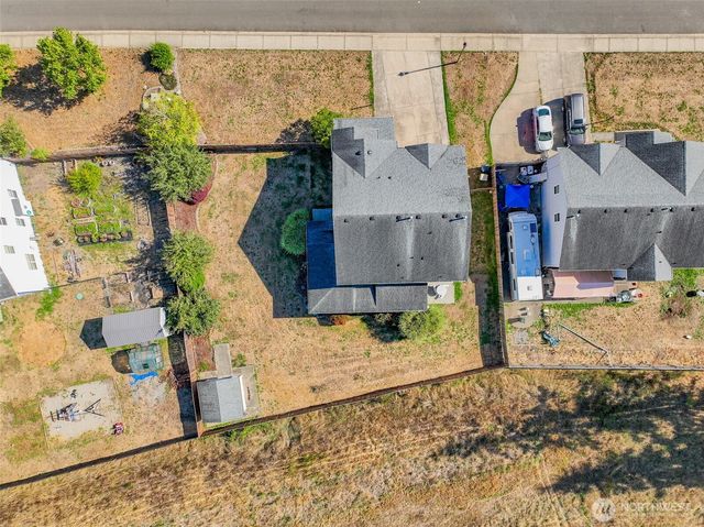 308 Easy Street SE, Rainier, WA 98576