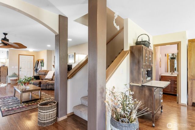 308 Easy Street SE, Rainier, WA 98576