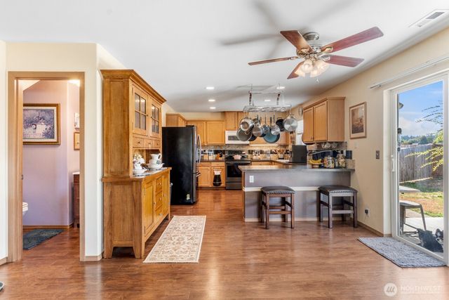 308 Easy Street SE, Rainier, WA 98576