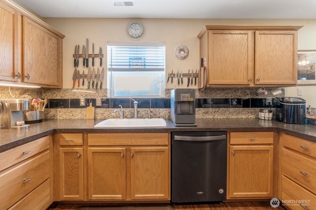 308 Easy Street SE, Rainier, WA 98576