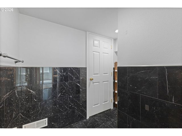 13712 Sw 130TH Pl, Portland, OR 97223