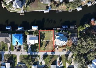 11905 W Bayshore Drive, Crystal River, FL 34429