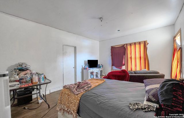 2031 W Kings, San Antonio, TX 78201