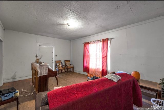 2031 W Kings, San Antonio, TX 78201