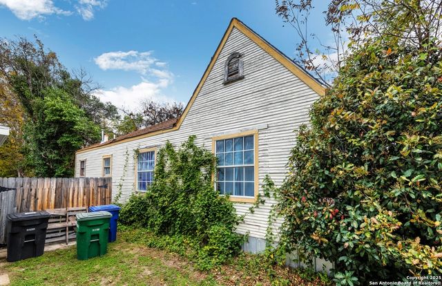 2031 W Kings, San Antonio, TX 78201