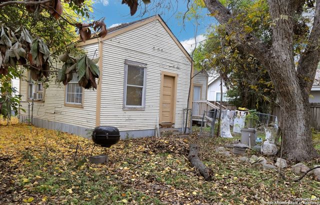 2031 W Kings, San Antonio, TX 78201