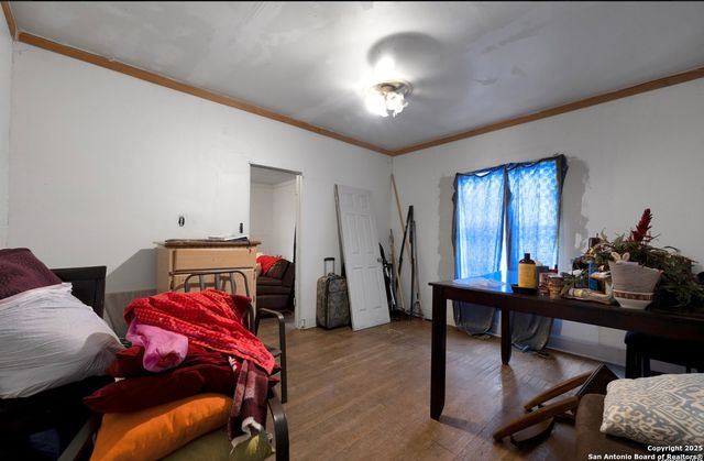 2031 W Kings, San Antonio, TX 78201