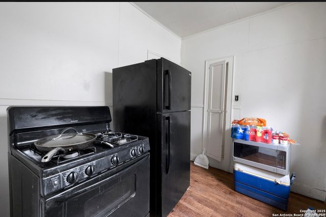 2031 W Kings, San Antonio, TX 78201