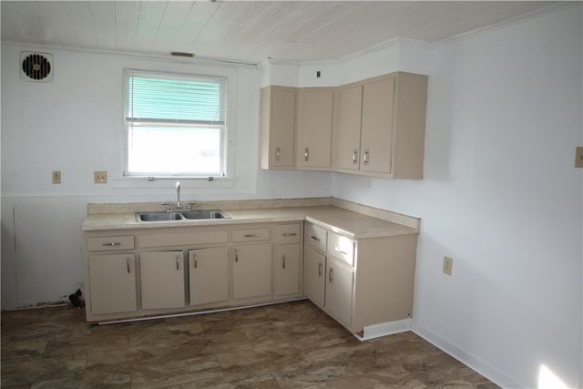 823 Crest Ave, Charleroi Boro, PA 15022