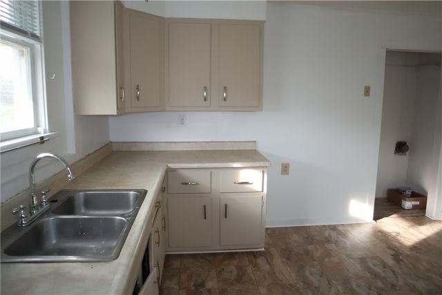 823 Crest Ave, Charleroi Boro, PA 15022