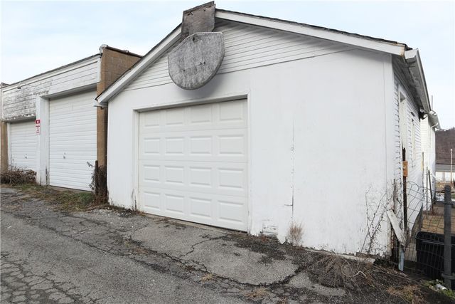 823 Crest Ave, Charleroi Boro, PA 15022