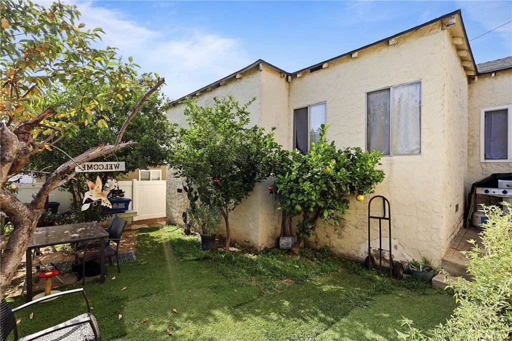 Image 14 of property listing at 4478 E 4th, Los Angeles, CA 90022