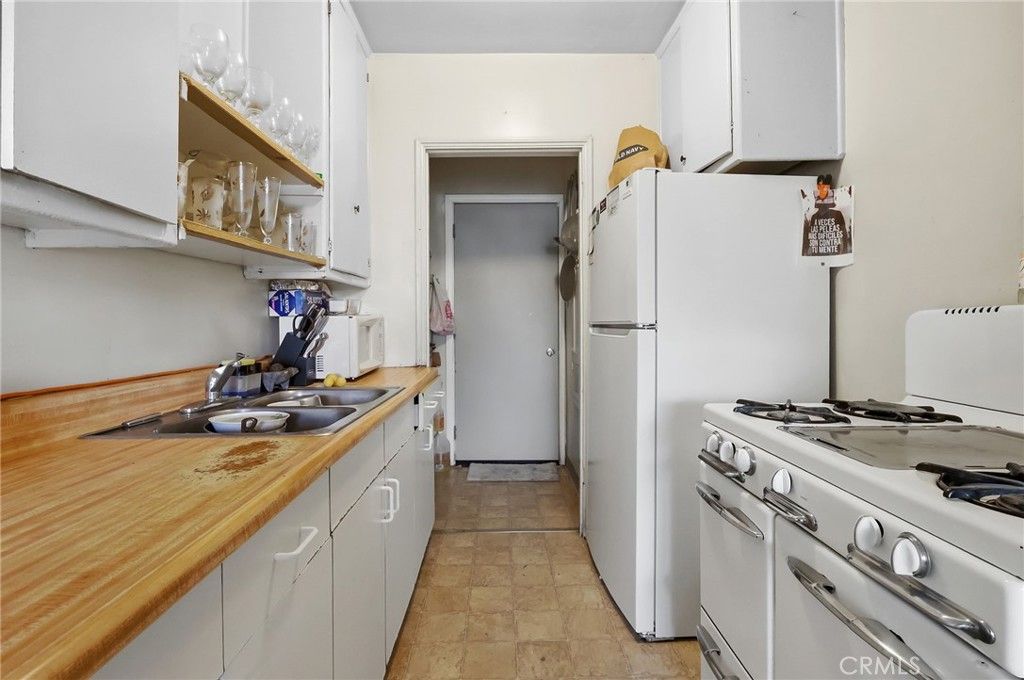 Image 34 of property listing at 4478 E 4th, Los Angeles, CA 90022