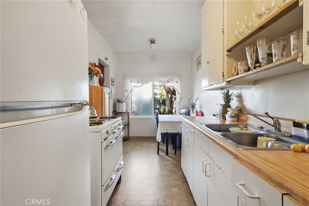 Image 35 of property listing at 4478 E 4th, Los Angeles, CA 90022