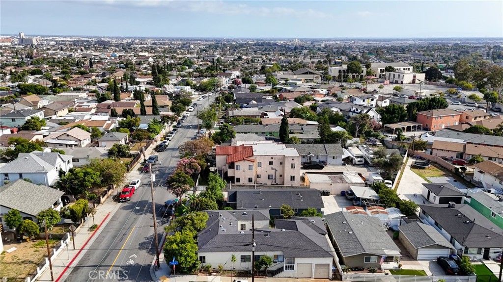 Image 9 of property listing at 4478 E 4th, Los Angeles, CA 90022