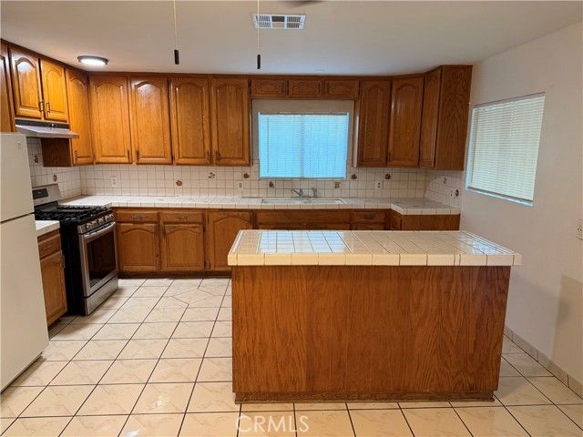 754 W Citrus, Colton, CA 92324