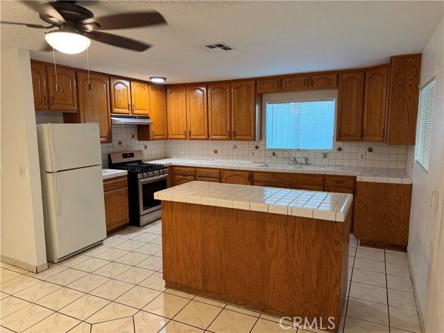 754 W Citrus, Colton, CA 92324