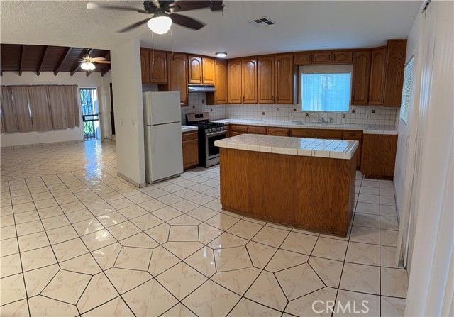 754 W Citrus, Colton, CA 92324