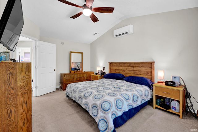 864 S Deer Run, Ellettsville, IN 47429