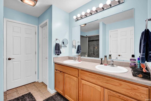 864 S Deer Run, Ellettsville, IN 47429